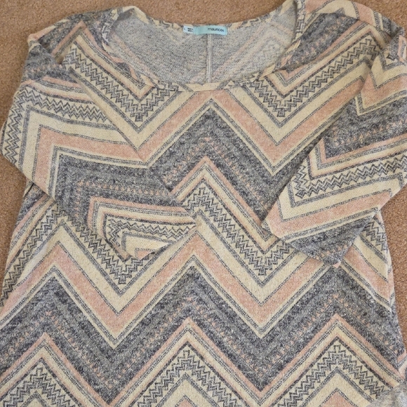 Deal! 2 Spring Time Tops - Picture 2 of 5